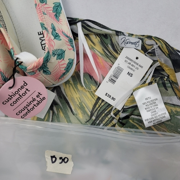 NWT set of tropical leaf poncho and cushion flats - Picture 10 of 10